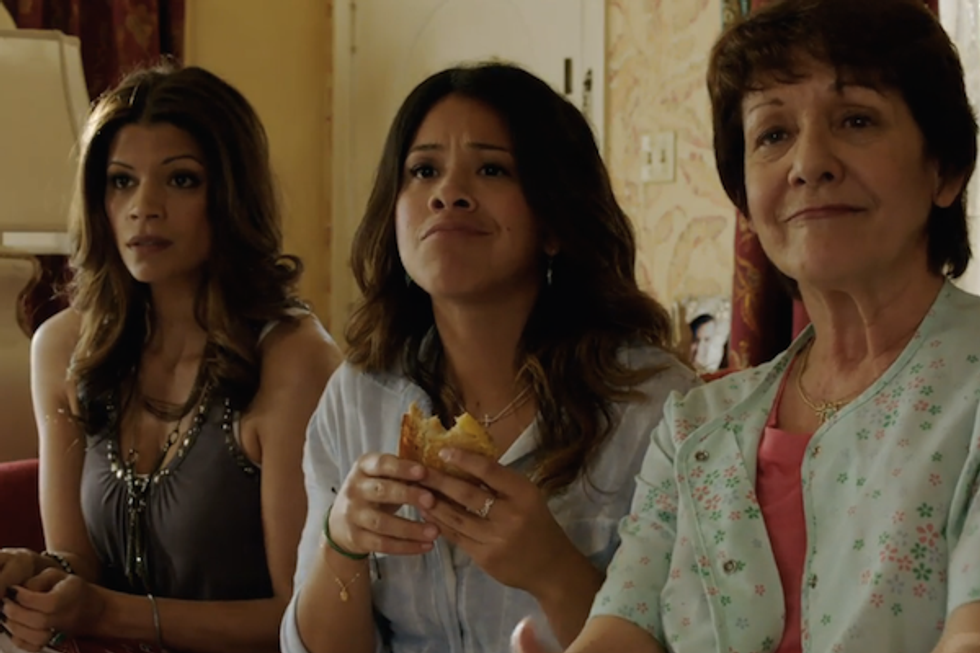 "Jane the Virgin" GIFs That Describe Close Family Relationships