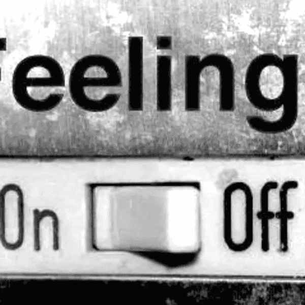9 Signs You're The Friend With No Emotions