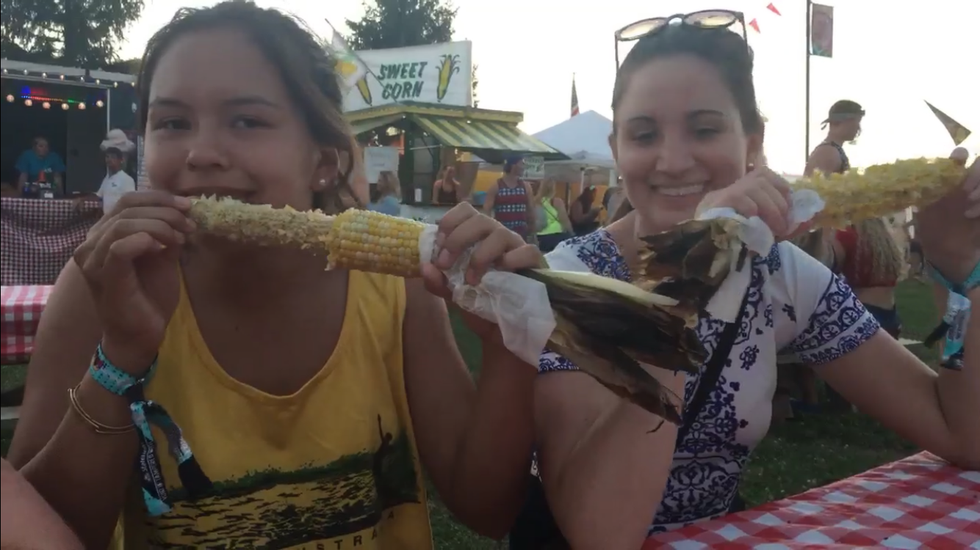 11 Ways That Your Relationship With Your Best Friends And Food Are Identical