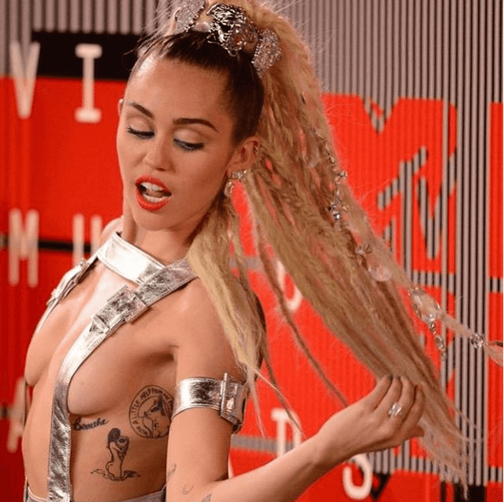 17 Perks Anyone Part Of The Itty Bitty Titty Committee Will Understand