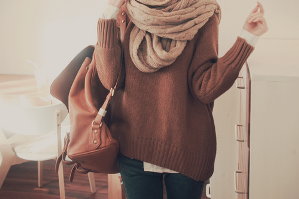 10 Basic College Girl Fall Essentials