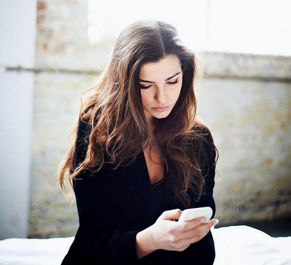 20 Embarrassing Moments Caused by Your Phone