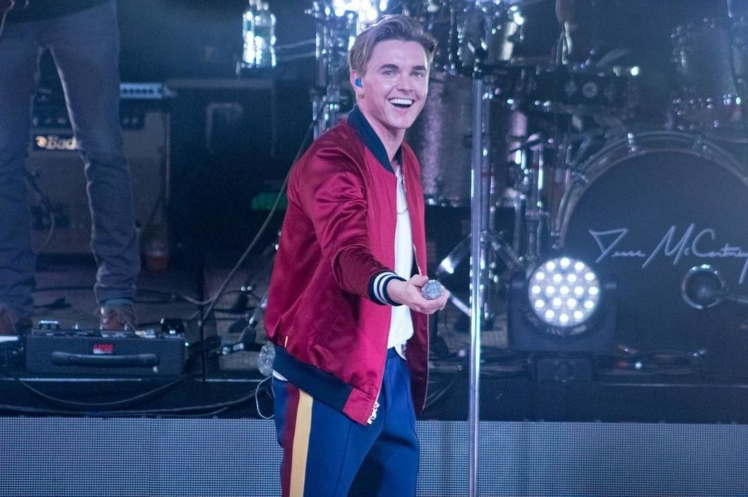 Jesse McCartney singing in 2018