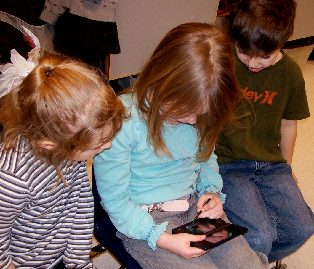 Kids Playing on Nintendo DS