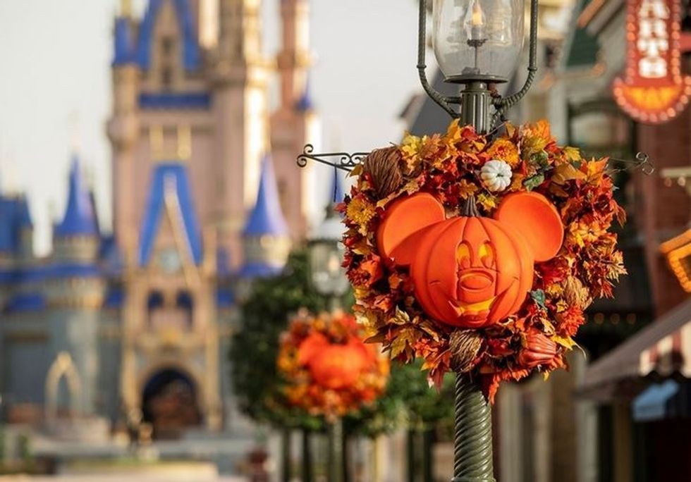 magic kingdom fall decor