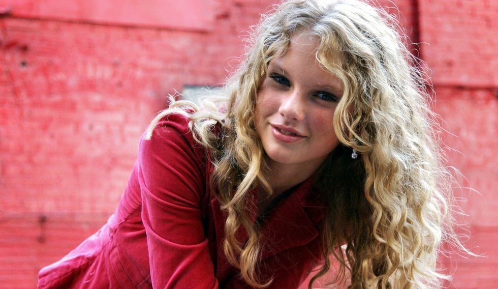 Old picture of Taylor Swift wearing a red jacket