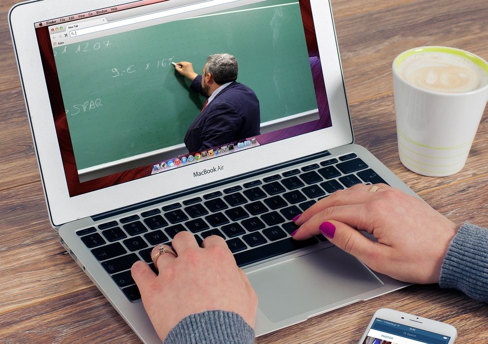 5 Tips On How To Stay On Track With Online Classes