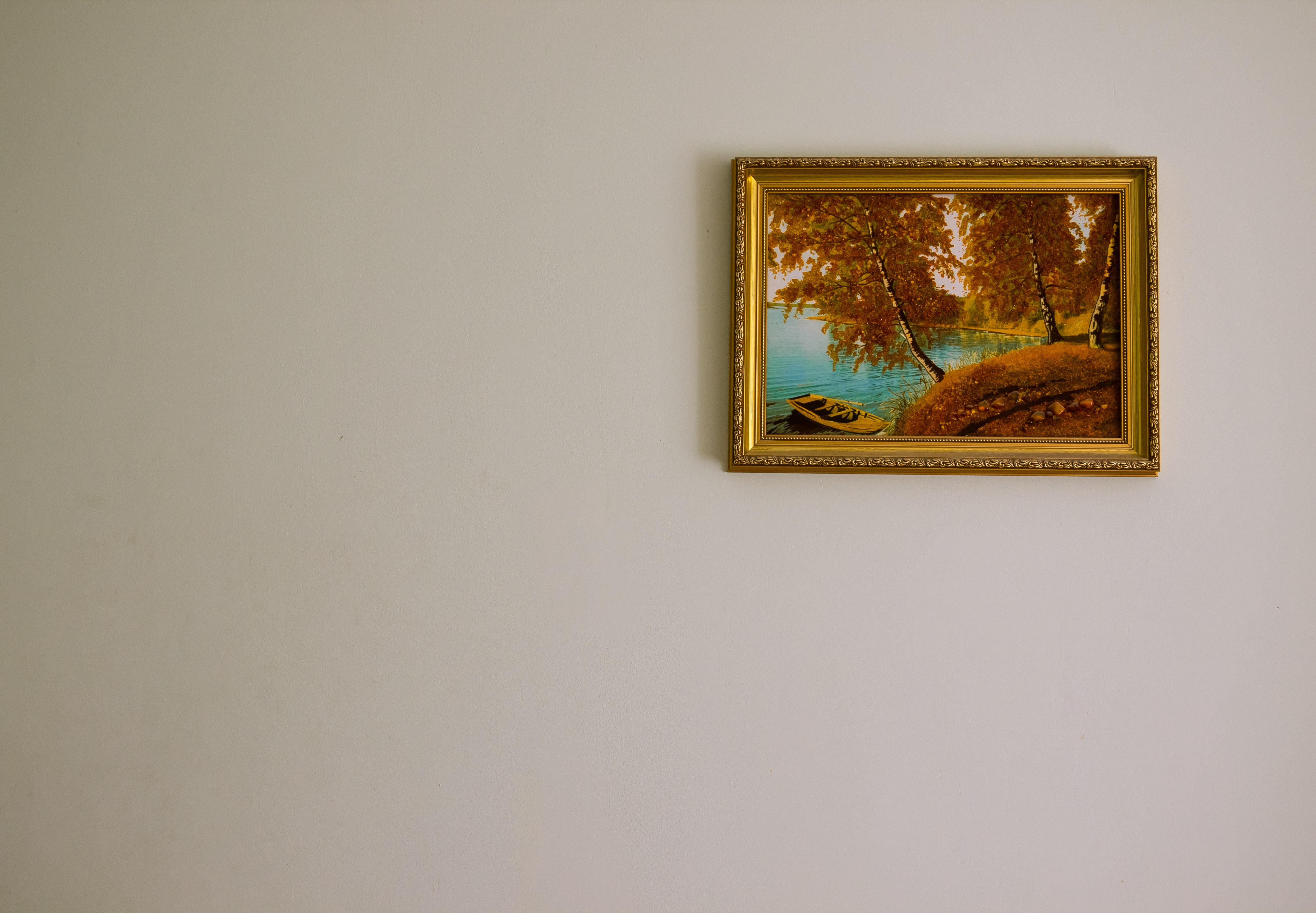 Photo by Romka: https://www.pexels.com/photo/a-single-gold-framed-painting-on-the-wall-2951525/