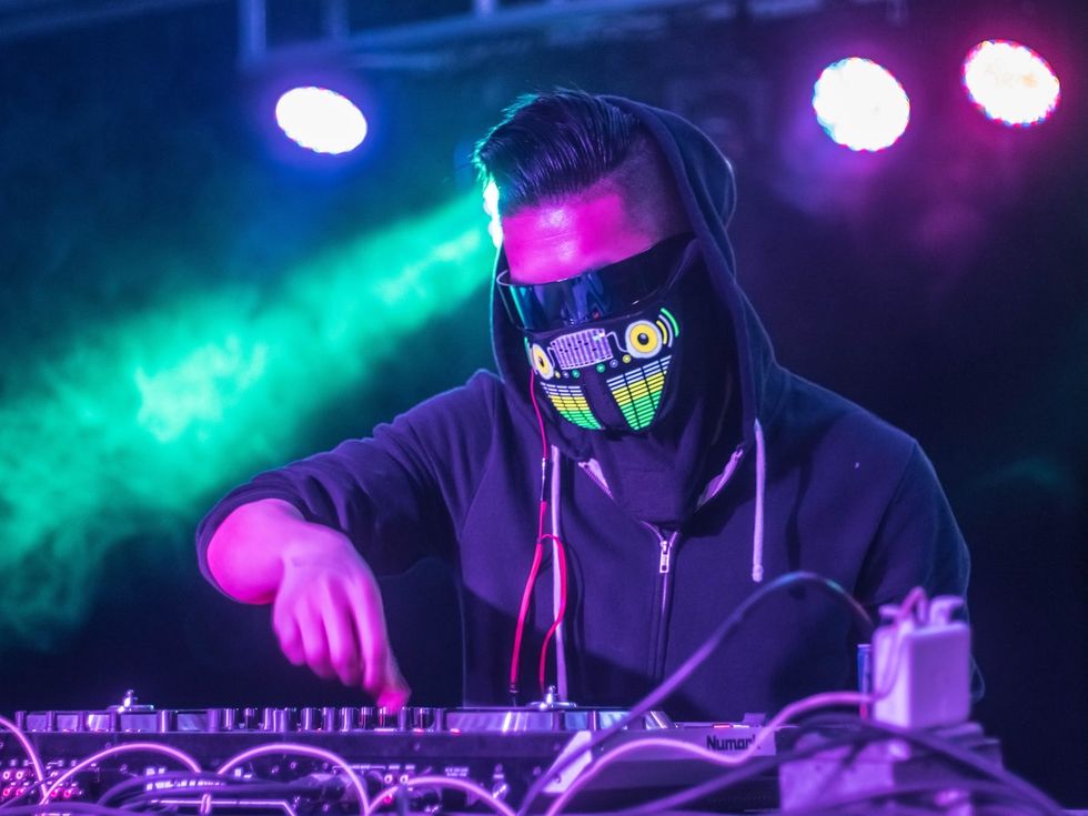 Why I Use A DJ Controller