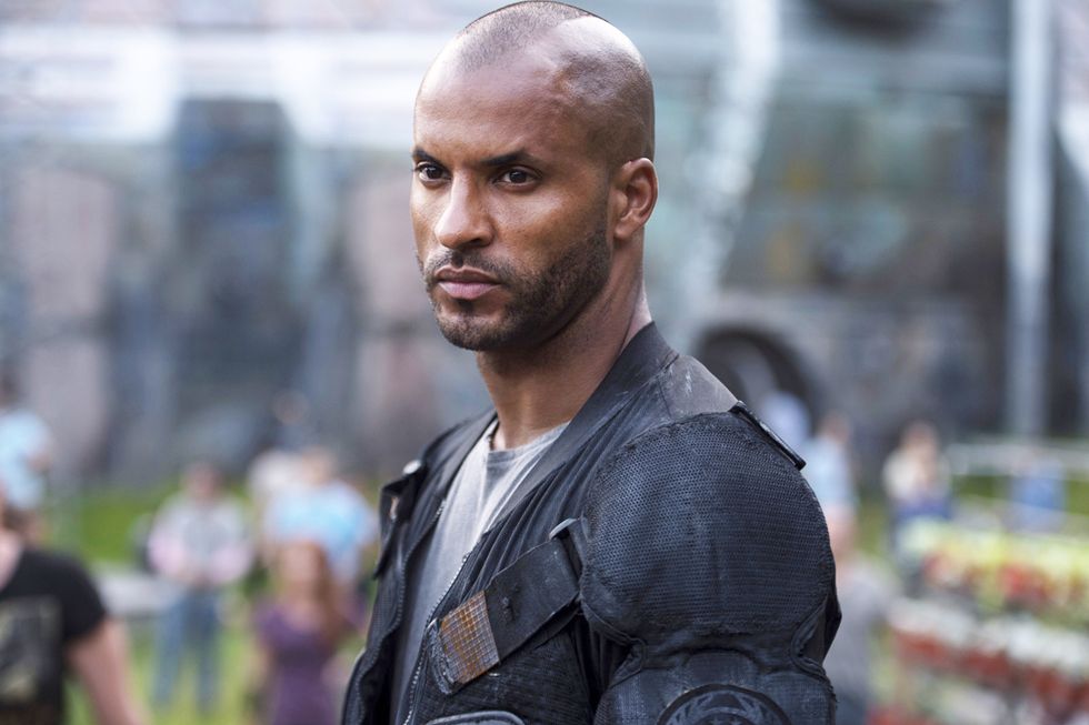 Ricky Whittle in The 100 Season 3