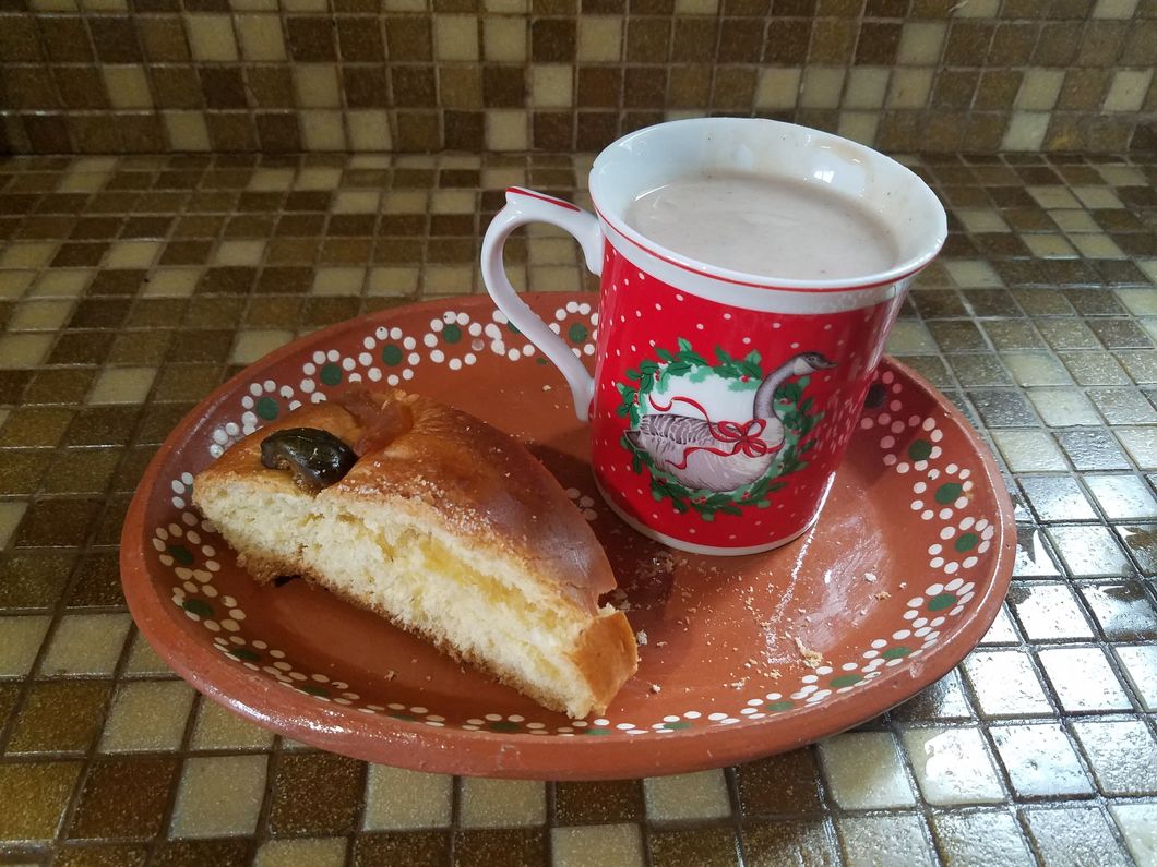Rosca and Hot Chocolate