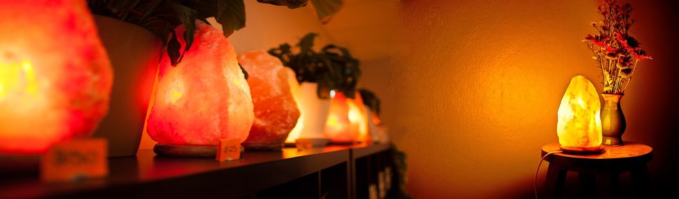 7 Reasons Why You Keep Salt Lamps in Your Bedroom
