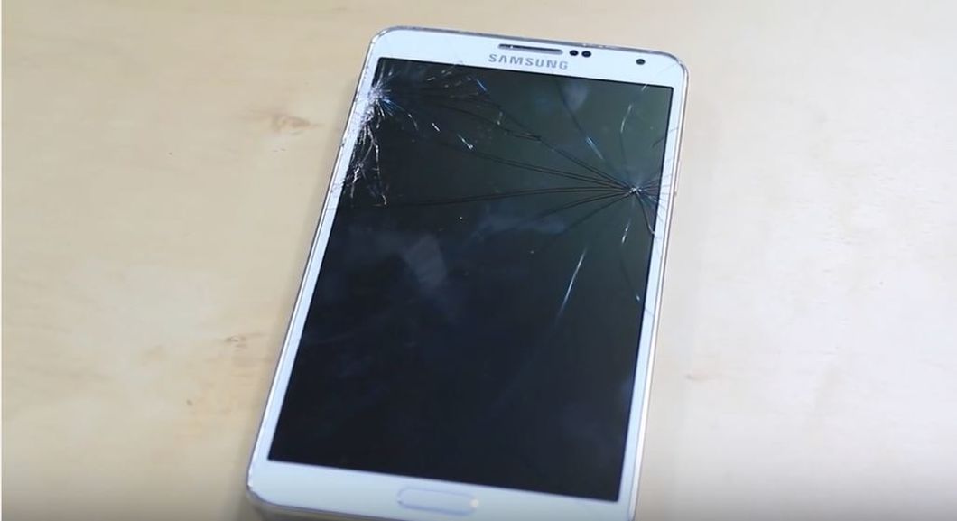 Samsung phone with the screen cracked