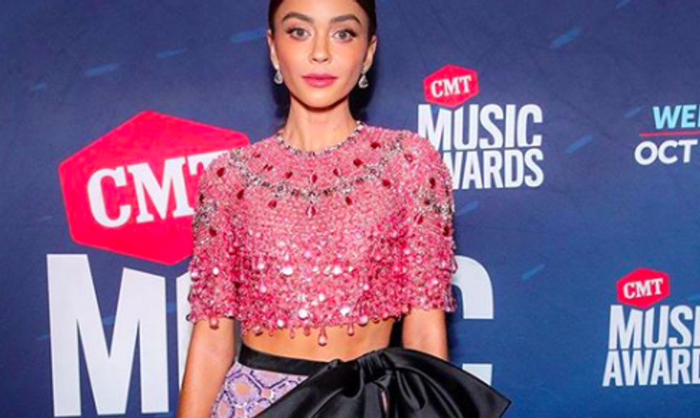 Sarah Hyland in front of