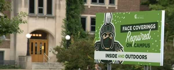 Sign stating the face mask requirement at Michigan State University.