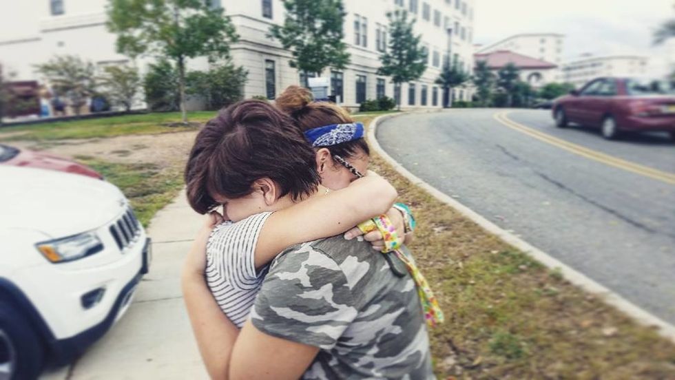 sisters hugging college move in day