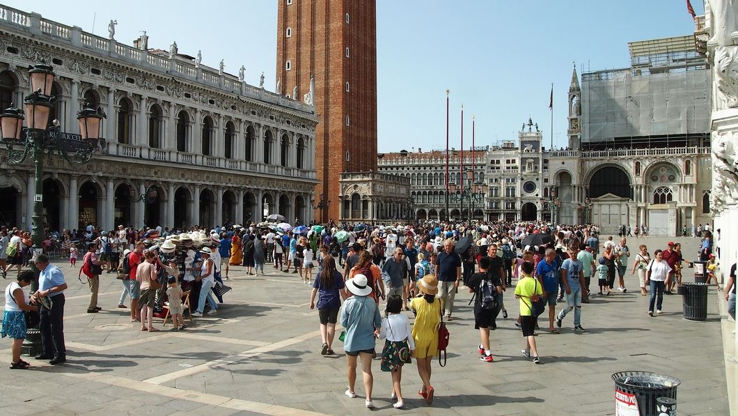 Tourists, Venice, Umbrellas, Sunny, Old Buildings, Blue Sky