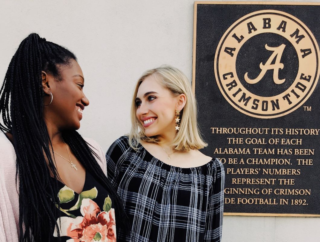 Two girl Alabama college students
