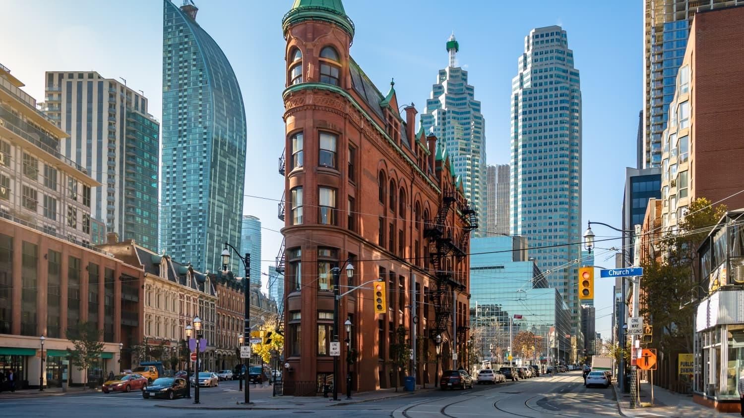 What You Need to Know When Moving from Montreal to Toronto
