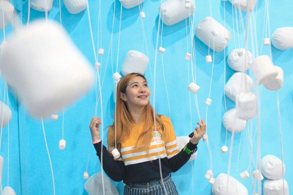 woman holding marshmallow balloons