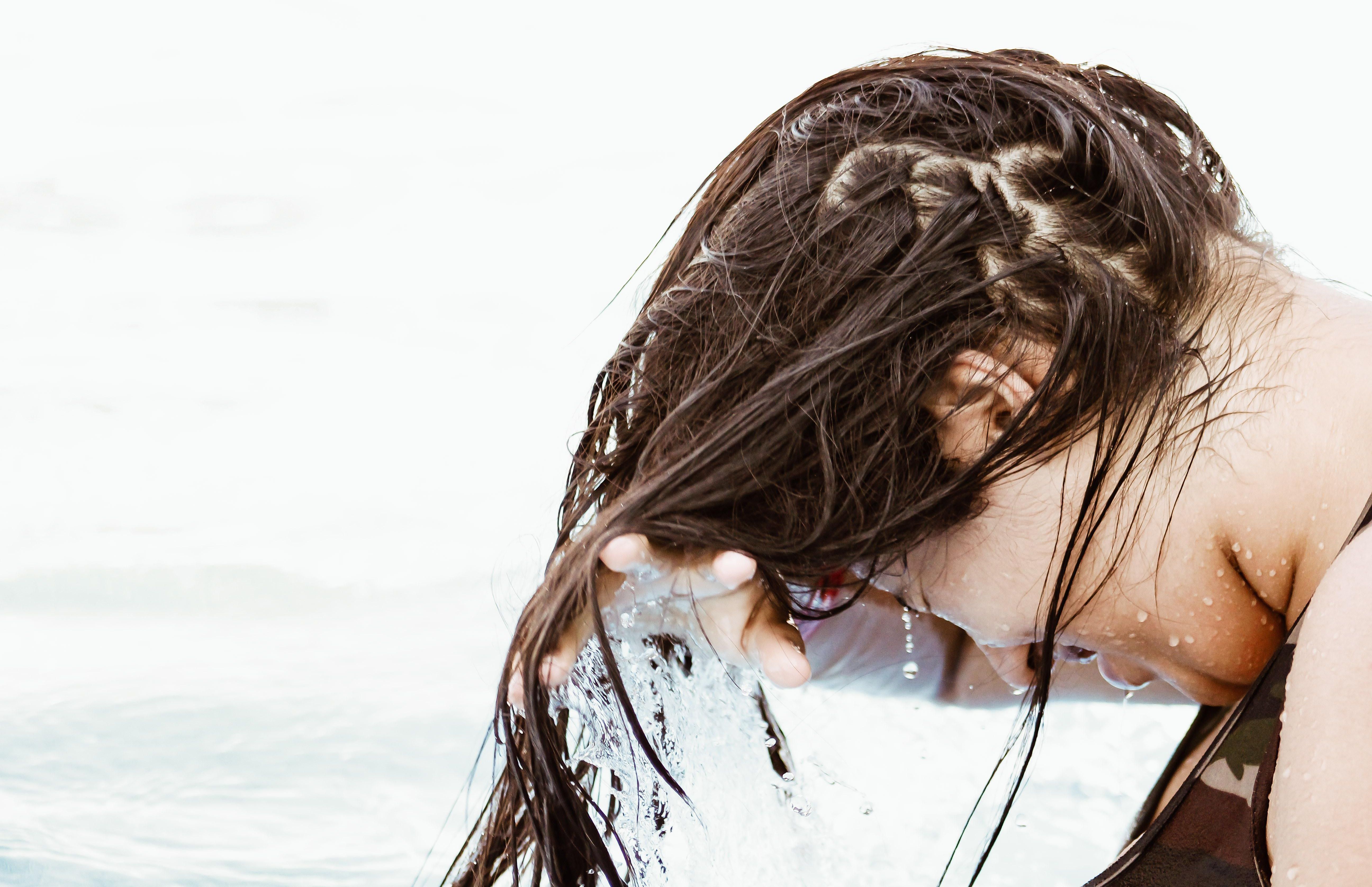 6 Common Mistakes People Make While Washing Hair