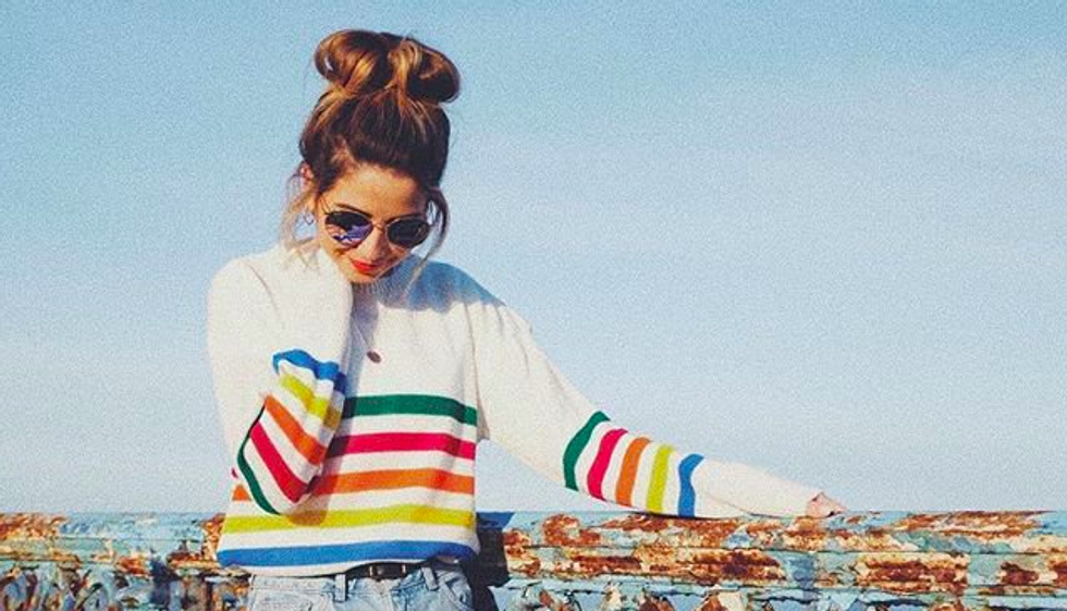 zoella zoe sugg in sunglasses with messy bun posing by railing